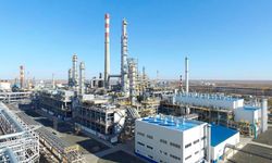 Kazakistan'da Petrol Rafinerisinde Yangın Meydana Geldi- Video
