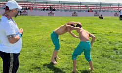 Keçiören'de genç güreşçiler er meydanında