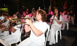 Kemer Belediyesi Cumhuriyet Orkestrası Konser Verdi