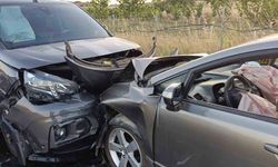 Keşan'da ticari araç ile otomobil çarpıştı: 2 kişi yaralandı