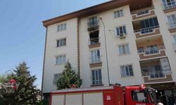 Kilis'te 4 katlı bina alev alev yandı