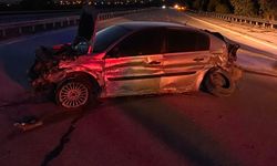 Kırklareli'de kontrolden çıkan otomobil bariyerlere çarptı