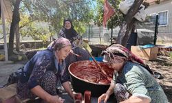 Kış İçin Salça Hazırlığı, Komşuluk Bağlarını Güçlendiriyor