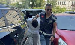 Kız arkadaşını yakarak darbetti, gözaltına alındı
