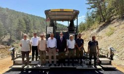 Kızılçukur-Alınören yolunda asfalt çalışmaları hız kesmeden devam ediyor