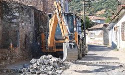 Koçarlı'da Kocababa Caddesi'nde yol çalışmaları devam ediyor