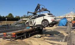 Küçükçekmece'de feci kaza: İETT otobüsüne çarpan otomobilde 3 ölü