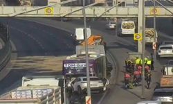 Küçükçekmece'de otomobil otobüse çarptı: 3 kişi yaşamını yitirdi