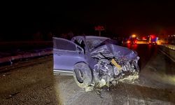 Kula'da kontrolden çıkan araç, karşı şeride geçerek bir otomobille çarpıştı: 4 yaralı