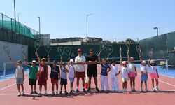 Kuşadası'nda genç tenisçiler geleceğe adım atıyor