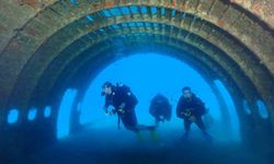 Kuşadası'ndaki batık uçak, 10 yılda dalış tutkunlarının gözdesi oldu