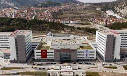 Kütahya Şehir Hastanesi'nde 76 Yaşındaki Kanser Hastasına Epidural Anestezi ile Ameliyat