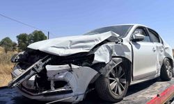 Kütahya'da kavşakta iki araç çarpıştı, 3 kişi yaralandı