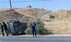 Lastiği patlayan araç devrildi: 2 kişi yaralı