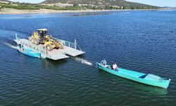 Mada Adası'na iş makineleri deniz yoluyla ulaştırıldı