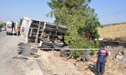 Manisa'da otobüs kamyona çarptı: 1 ölü, 7 yaralı
