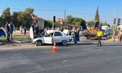 Manisa'da otomobil ve motosiklet çarpıştı: 4 kişi yaralandı