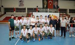 Manisa'nın genç voleybolcuları Türkiye ikinciliğini kazandı