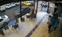 Mardin'de otomobil kafenin kapısına çarparak büyük tehlike yarattı