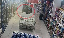 Marketin güvenlik kamerasına yansıyan sigara hırsızlığı olayı