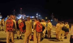 Marmaris'te yangın söndürme çalışmaları denizden destek alıyor