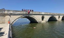 Meriç Nehri'nde çiçeklerle Porajmos kurbanları anıldı