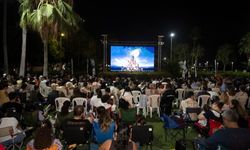 Mersin'de çocuklar yıldızların altında sinema keyfi yaşadı