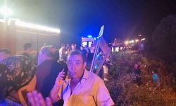 Minibüs ile otomobil çarpıştı: 11 kişi hastaneye kaldırıldı