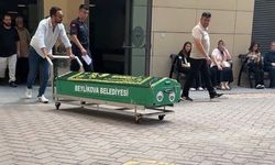 Minik Elif, havuzda hayatını kaybettikten sonra son yolculuğuna uğurlanıyor
