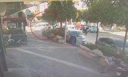 Motosiklet ile hafif ticari aracın çarpışma anı güvenlik kameralarında: 1 yaralı