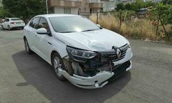 Motosiklet ile otomobil çarpıştı: 2 yaralı
