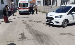 Motosiklet ile otomobil çarpıştı, sürücü yarandı
