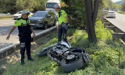 Motosiklet kamyona çarptı: 2 kişi yaralı