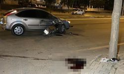 Motosiklet otomobile çarptı: 1 can kaybı, 1 ağır yaralı