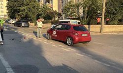 Motosiklet Otomobille Çarpıştı, İki Kişi Yaralandı