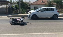 Motosiklet sürücüsü otomobilin çarpması sonucu ağır yaralandı