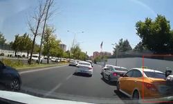 Motosikletin fren yapan araca çarpma anı kamerada görüntülendi