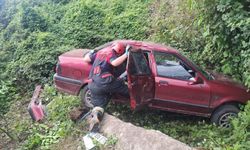 Ordu'da otomobil bahçe duvarına çarptı, 2 kişi yaralandı