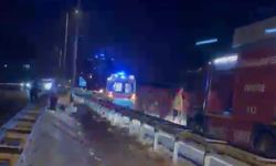 Otomobil bariyerlere çarparak devrildi: 1 kişi yaralandı