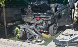 Otomobil Ev Bahçesine Uçtu, Güvenlik Kamerasında Görüntülendi