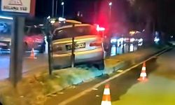 Otomobil kontrolden çıkarak refüje çıktı