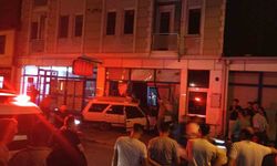 Otomobil markete daldı, faciadan dönüldü