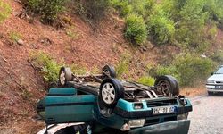 Otomobil takla attı: Baba hayatını kaybetti, kızı yaralandı