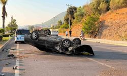 Otomobil takla attı, palmiye ağacına çarptı: 1 yaralı