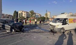 Otomobil ticari araçla kafa kafaya çarpıştı: 1 ağır yaralı