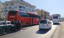 Otomobil, yolcu otobüsüne çarptı: 1 kişi yaralı