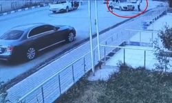 Park halindeki otomobil kontrolden çıktı, vatandaşlar durdurdu