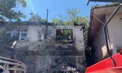 Pendik'te metruk evde çıkan yangın komşu binaya sıçradı