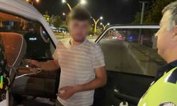 Polis, alkollü ve ehliyetsiz sürücünün 'arıza' oyununu boşa çıkardı
