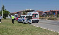Polis aracına çarpan otomobilde 6 yaralı: 1 polis, 1 bekçi